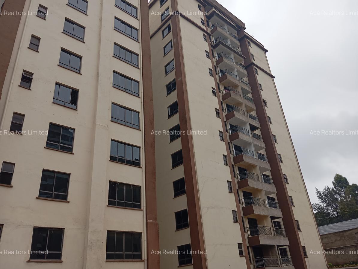 2 Bed Apartment with En Suite at Hatheru Road - 1