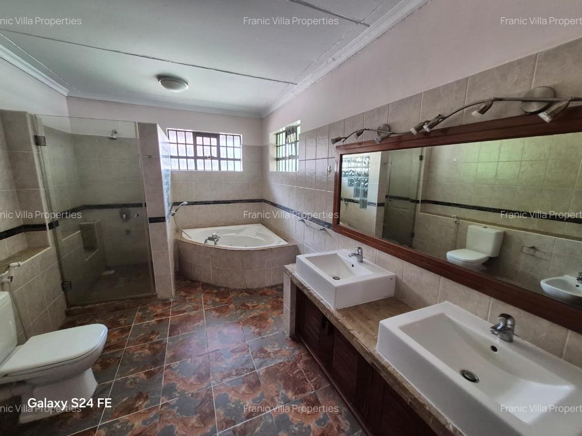 4 Bed Villa with En Suite at Westlands - 17