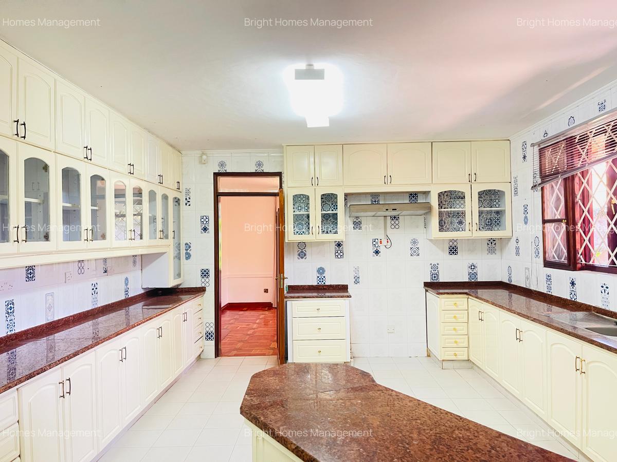 5 Bed Villa with En Suite in Runda - 7