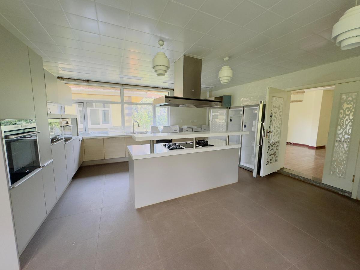 5 Bed House with En Suite at Mimosa Drive - 17