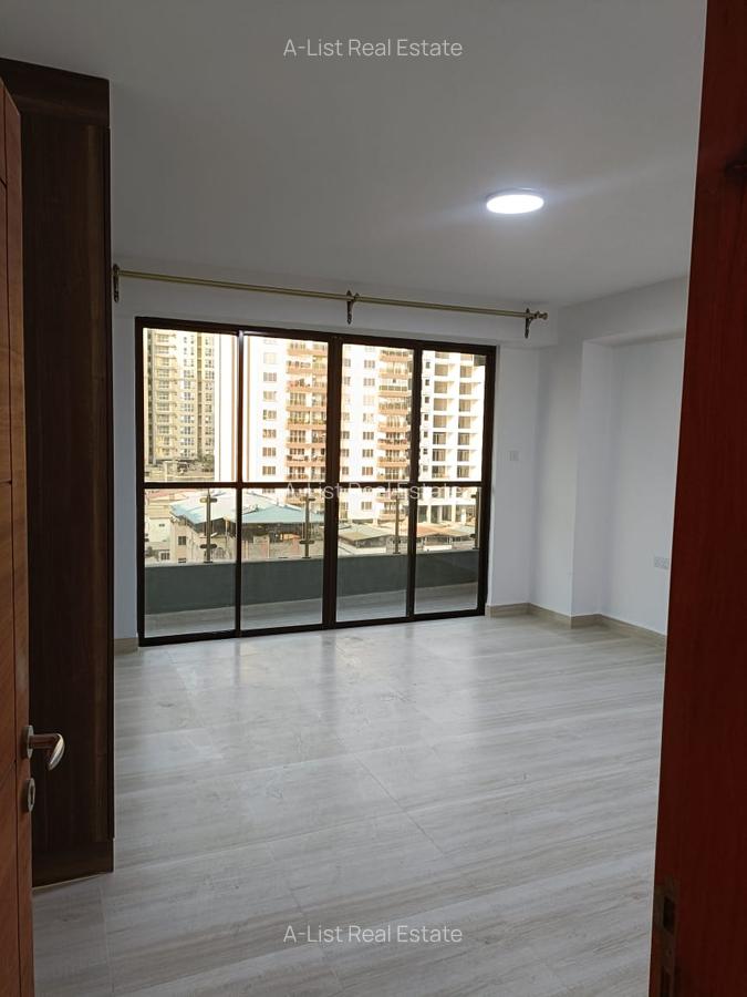 4 Bed Apartment with En Suite at 1St Parklands - 13