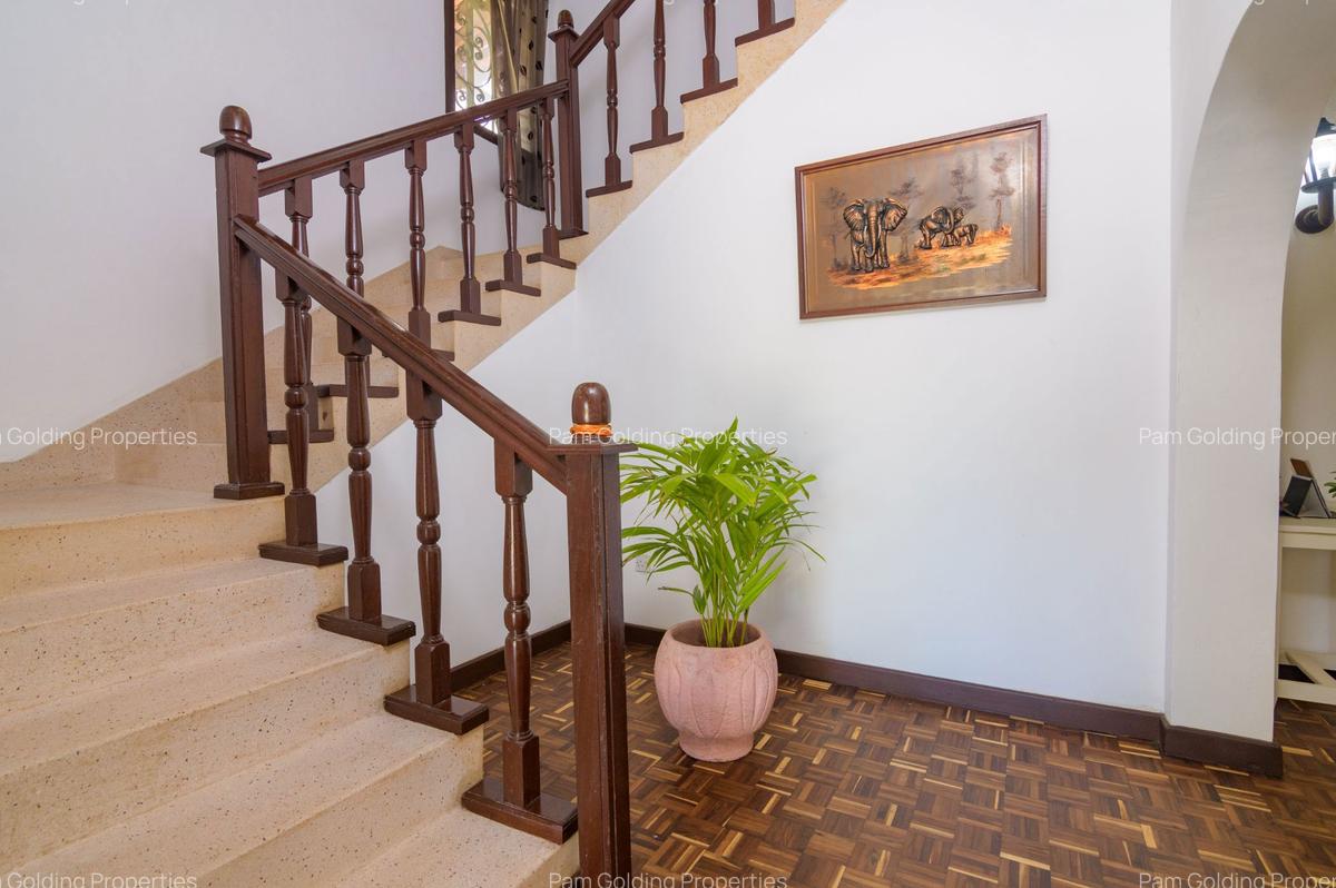 5 Bed House with En Suite in Nyali Area - 7