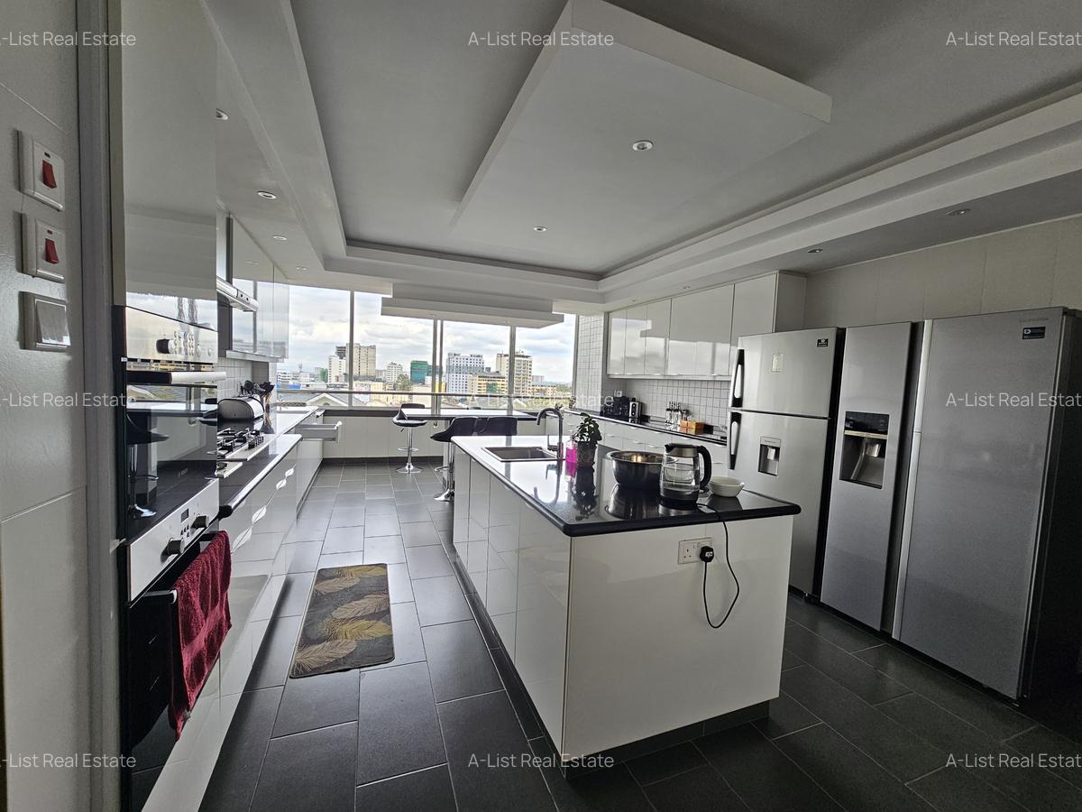 5 Bed Apartment with En Suite at Parklands - 1