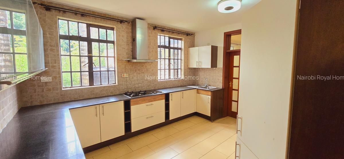 5 Bed Townhouse with En Suite at Lavington Green - 19