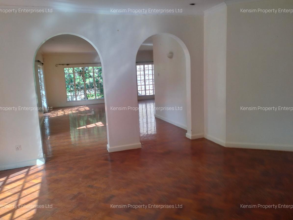 4 Bed House with En Suite in Lavington - 16