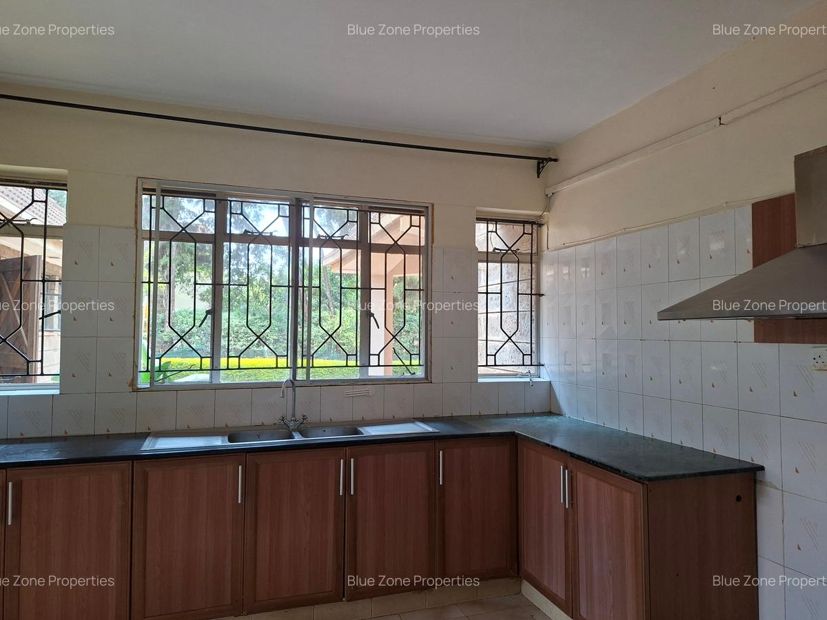 5 Bed House with En Suite at Off Un Avenue - 8