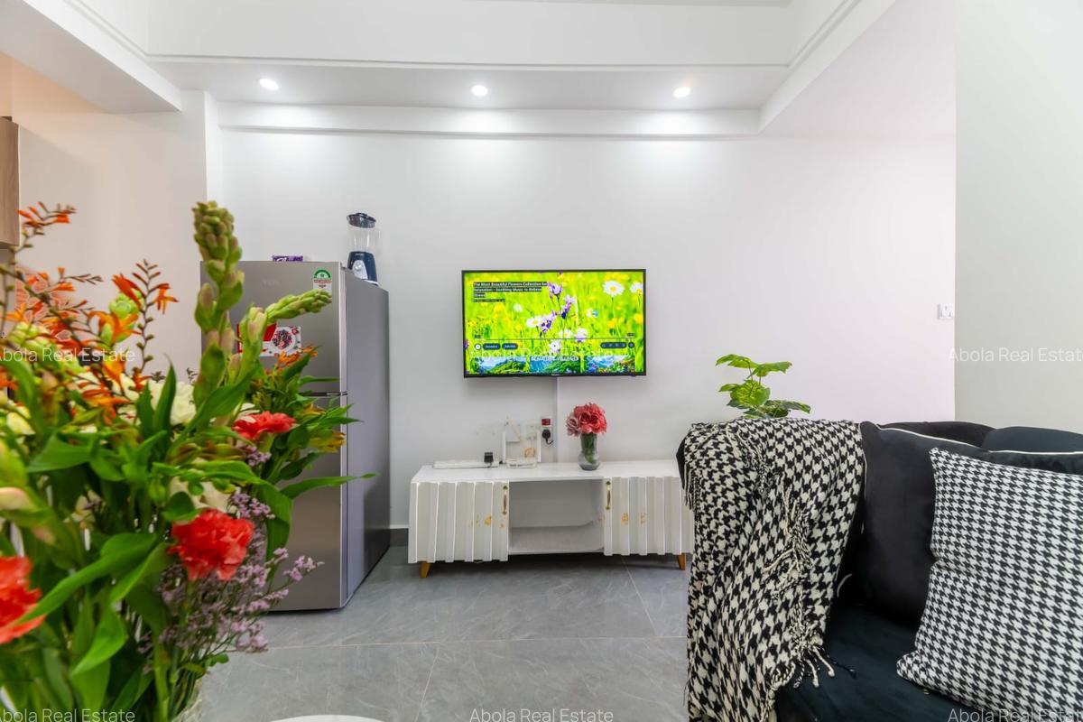 Serviced 1 Bed Apartment with En Suite in Riverside - 11