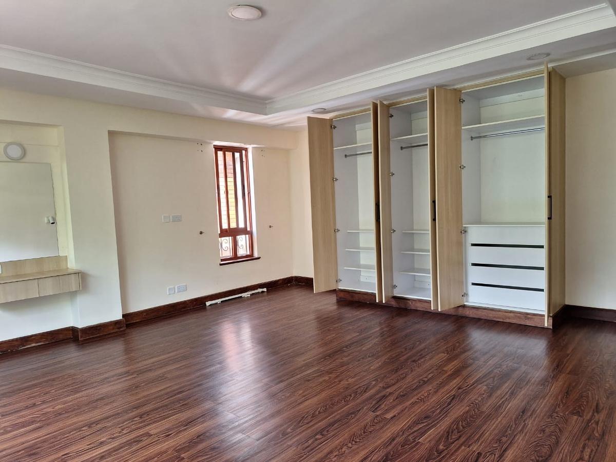 5 Bed Townhouse with En Suite in Spring Valley - 15