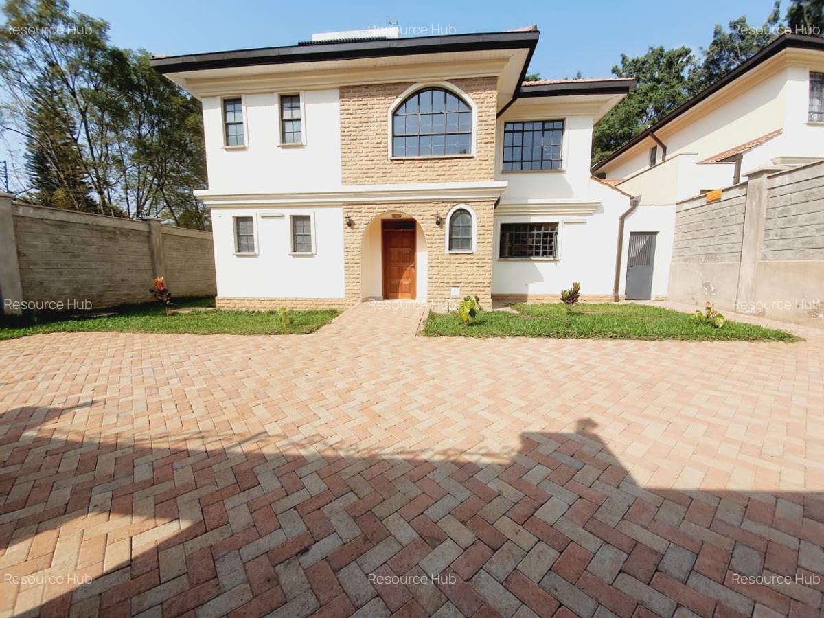 4 Bed Townhouse with En Suite at Riverside - 2