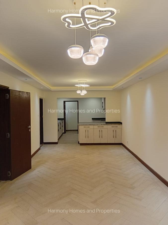 5 Bed Townhouse with En Suite in Parklands - 1