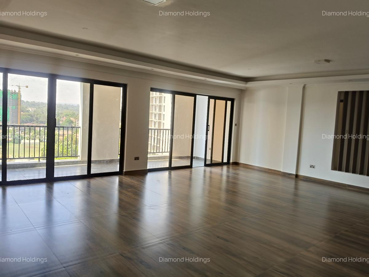 3 Bed Apartment with En Suite at Brookside - 16