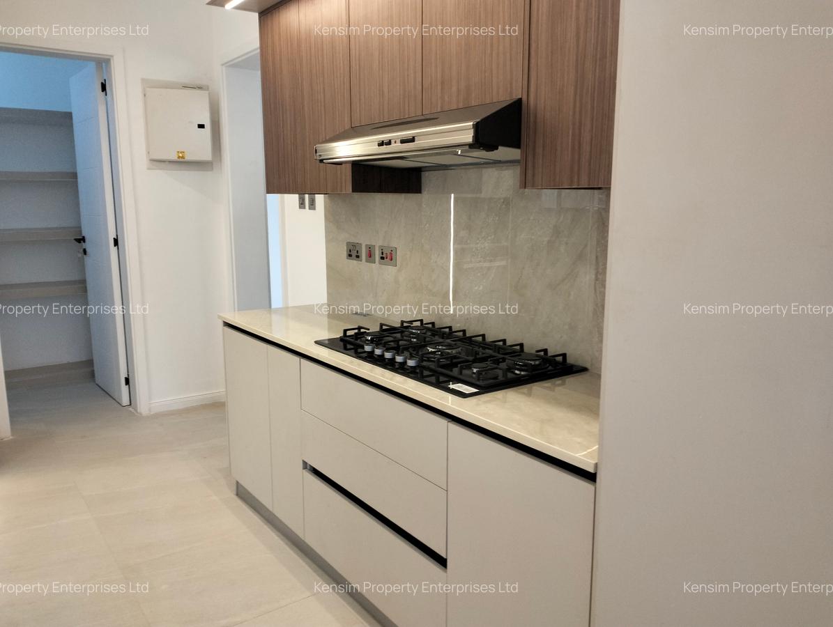 5 Bed Townhouse with En Suite in Lavington - 10