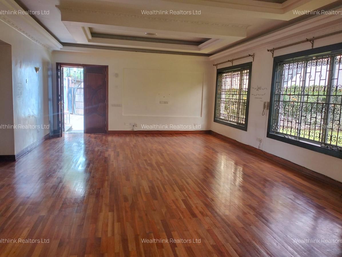 5 Bed Townhouse with En Suite at Westlands - 5