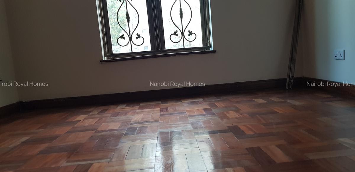 5 Bed Townhouse with En Suite at Lavington Road - 17