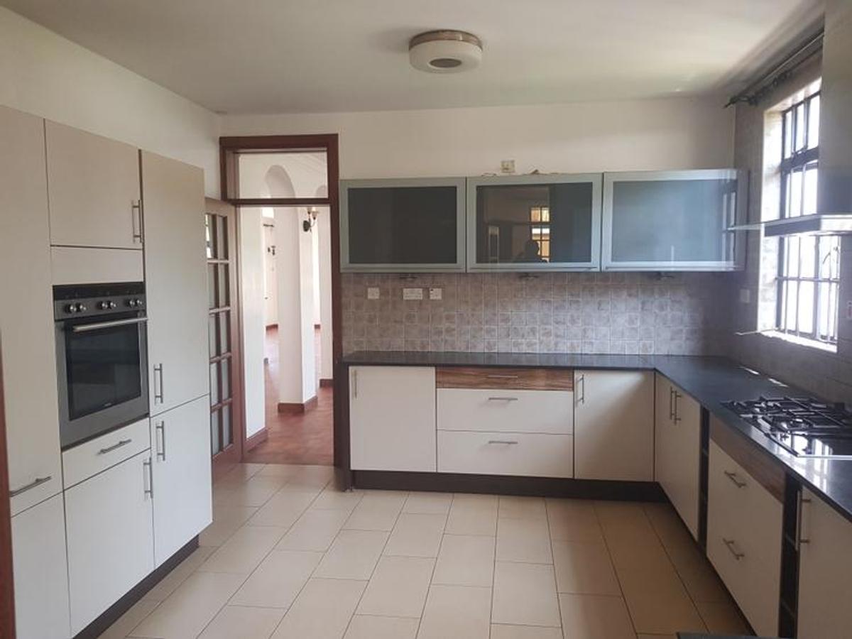 4 Bed Townhouse with En Suite in Lavington - 14