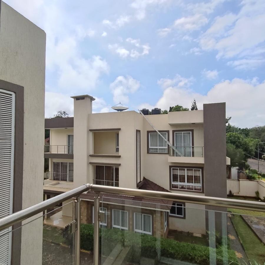 5 Bed Villa with En Suite at Lavington Shopping Centre - 9