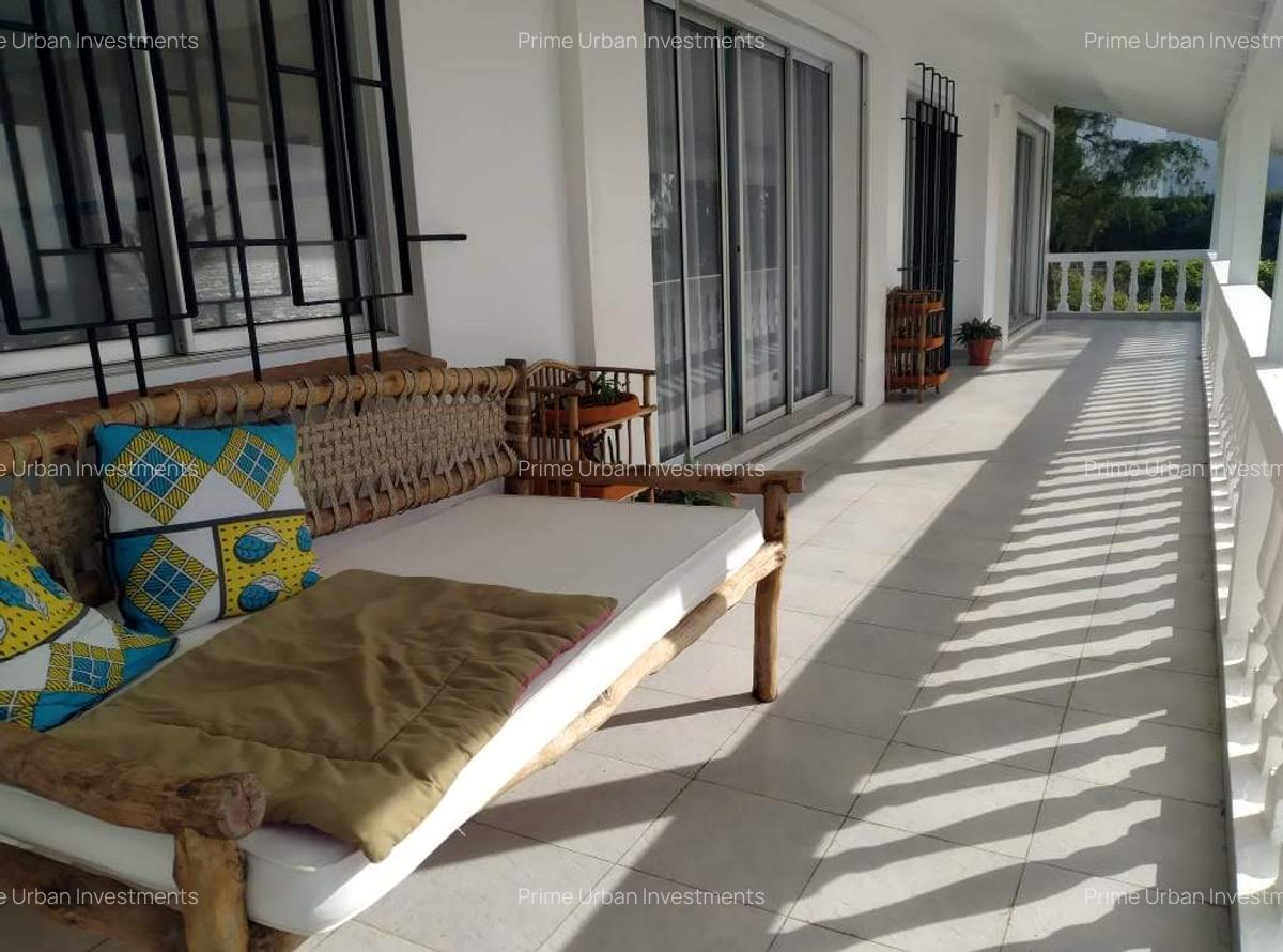 4 Bed House with En Suite in Bofa - 2