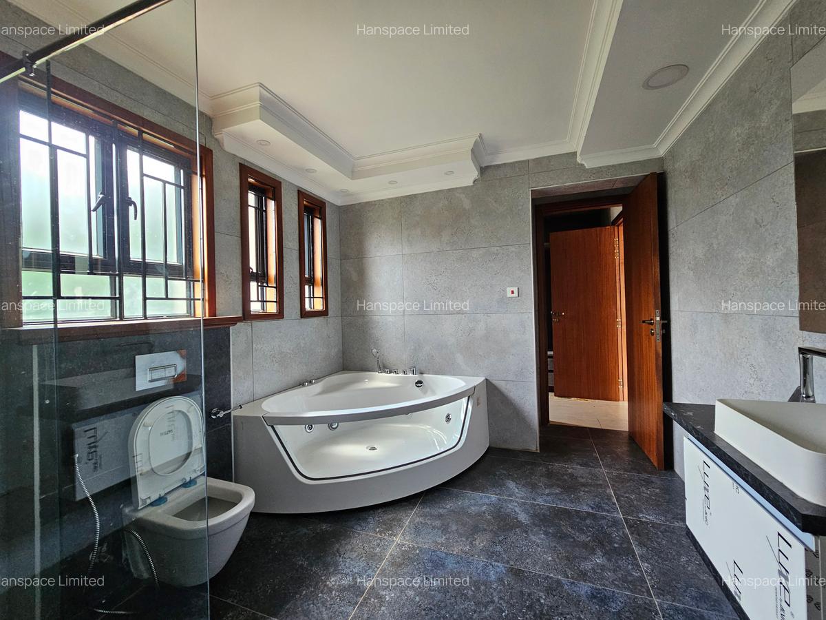 6 Bed Villa with En Suite in Lavington - 10