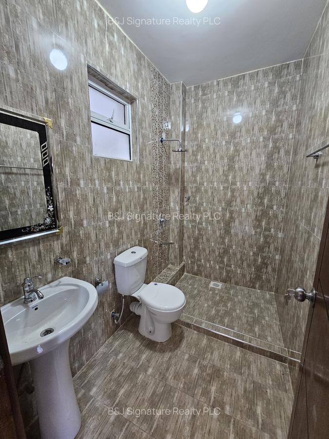 4 Bed Apartment with En Suite in Parklands - 13