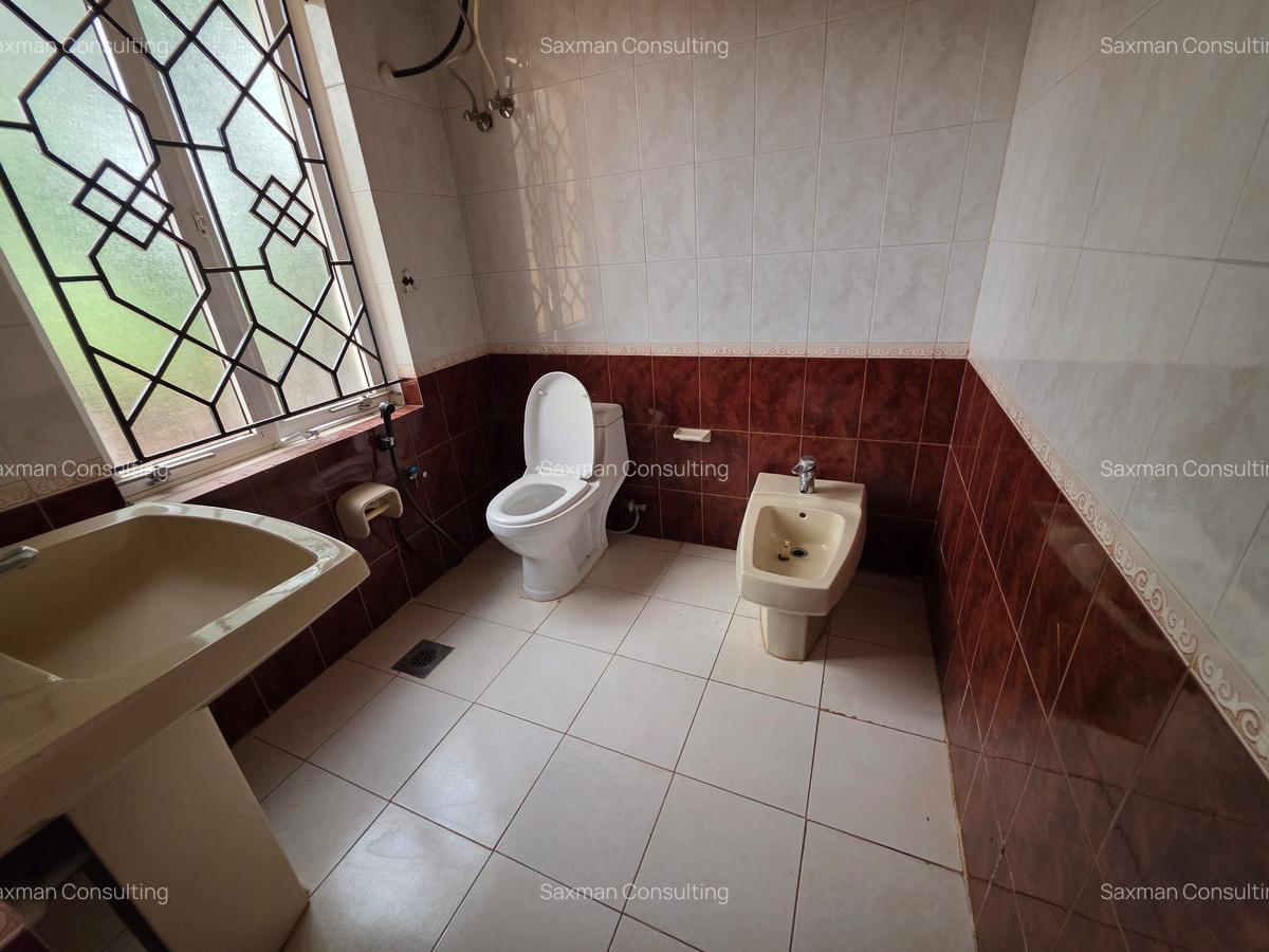 4 Bed House with En Suite in Lake View - 6