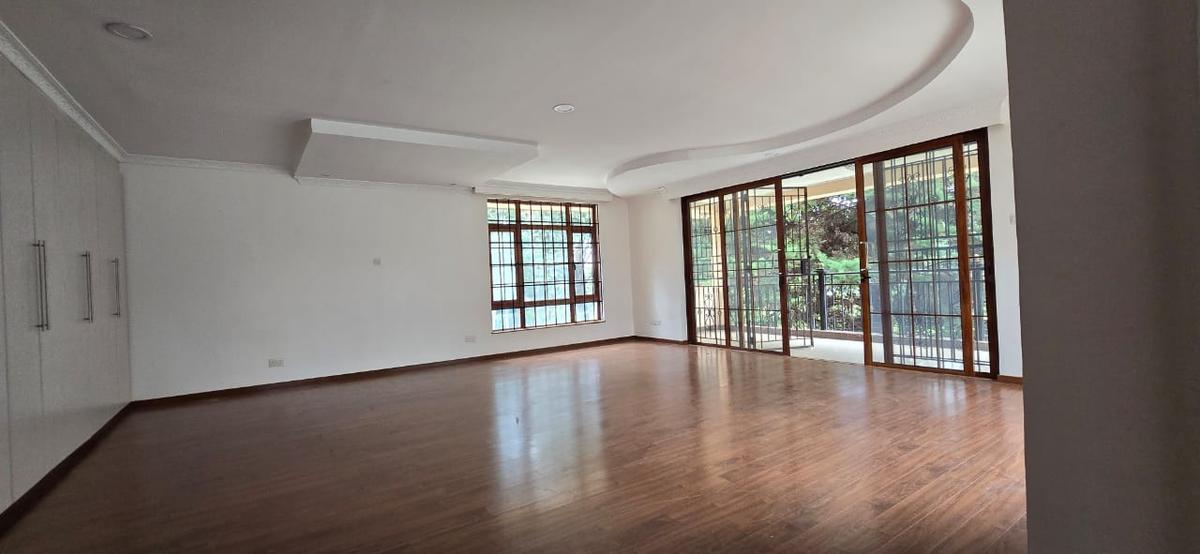 5 Bed House with En Suite in Runda - 10