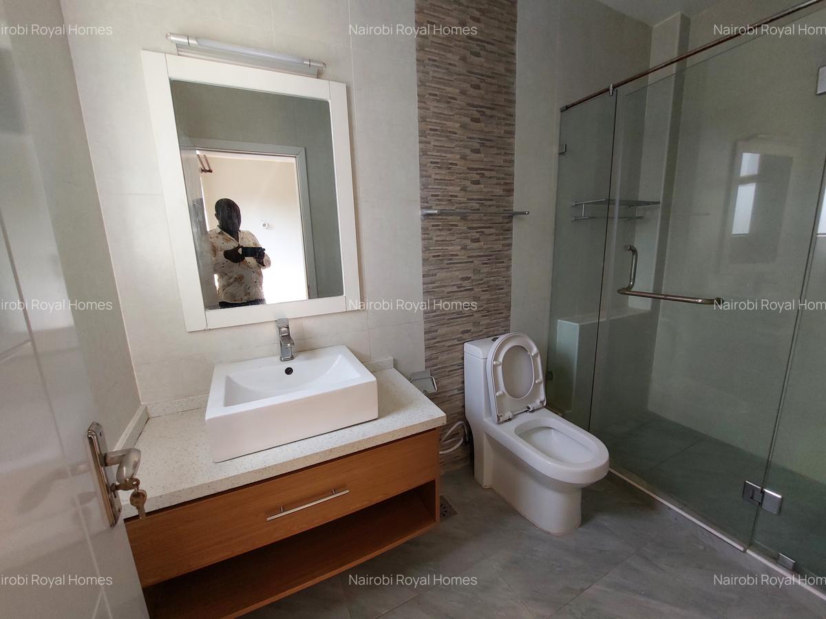 3 Bed Apartment with En Suite at Brookside Drive - 7