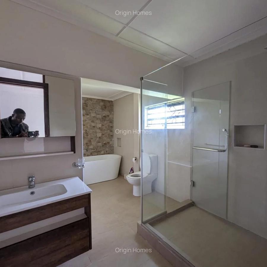 5 Bed House with En Suite at Kyuna - 12