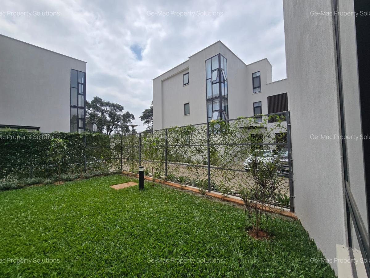 5 Bed House with En Suite in Lavington - 19