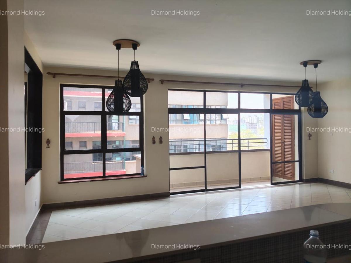 4 Bed Apartment with En Suite at Parklands - 6