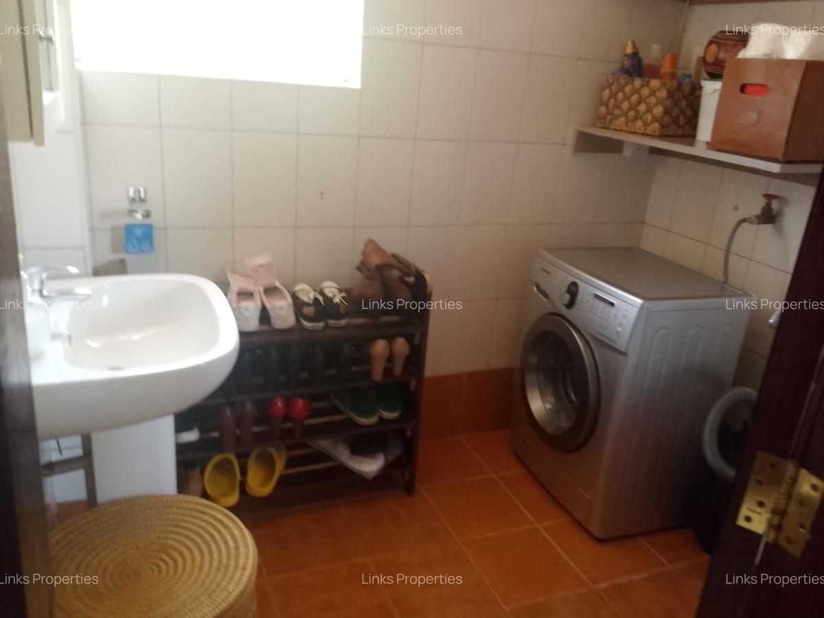 1 Bed House with En Suite at Karen - 2