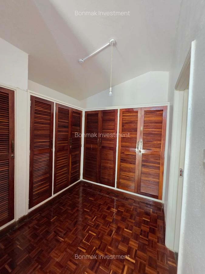 4 Bed House with En Suite at Hillview Estate. - 19