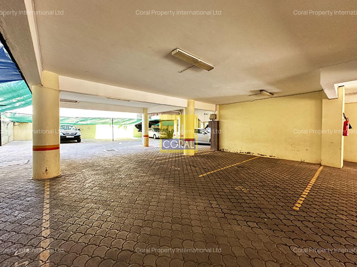 4 Bed Apartment with En Suite in Parklands - 19