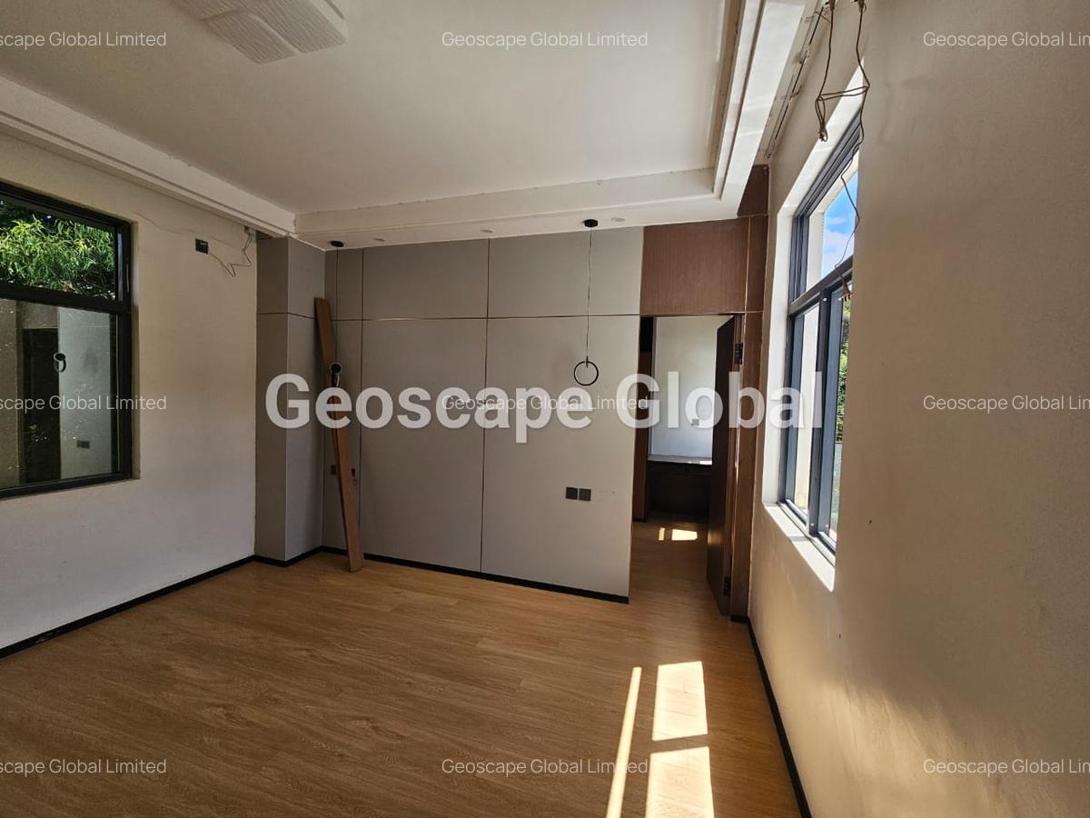 5 Bed Townhouse with En Suite in Lavington - 5