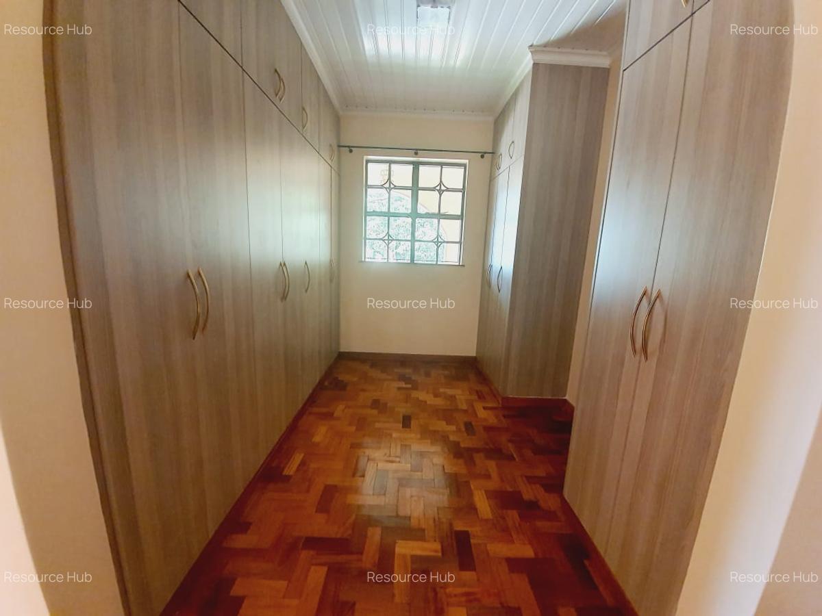 4 Bed Townhouse with En Suite at Riverside - 17