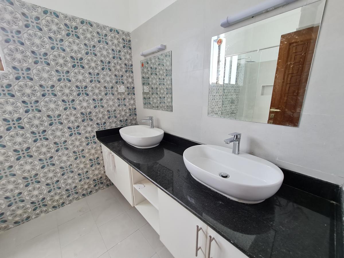 3 Bed Apartment with En Suite in Nyali Area - 11