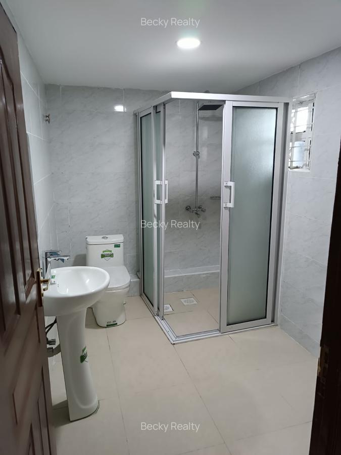 4 Bed House with En Suite at Membley - 4