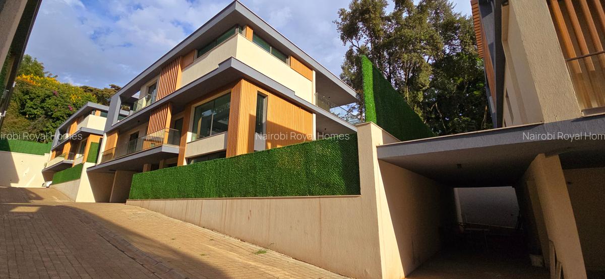 5 Bed House with En Suite at Lavington Convent Drive - 6
