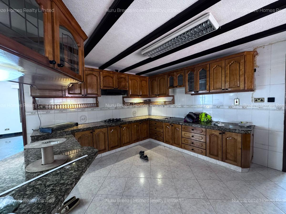 5 Bed House with En Suite in Gigiri - 11