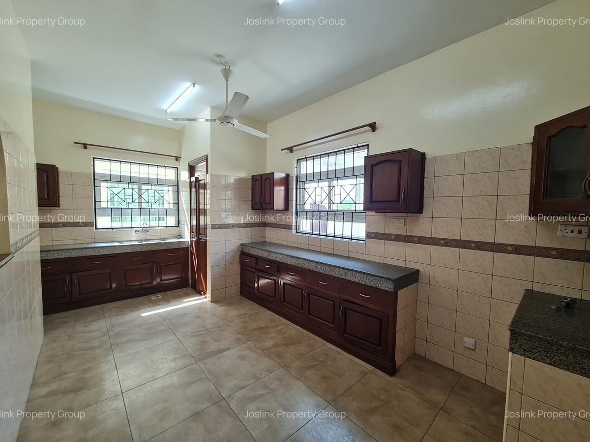 5 Bed Townhouse with Swimming Pool in Nyali Area - 16