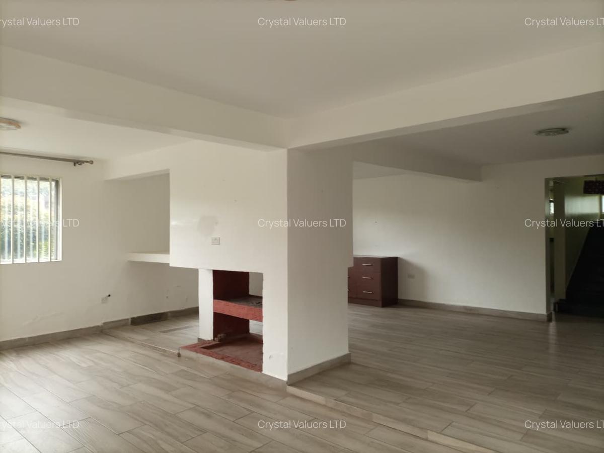 6 Bed House with En Suite in Nyari - 4