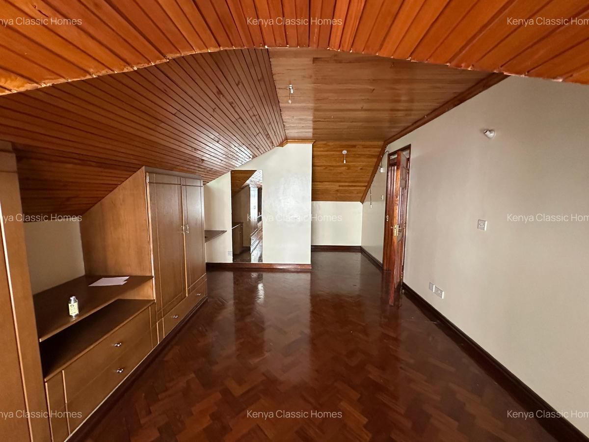 2 Bed Apartment with En Suite at Lavington - 7