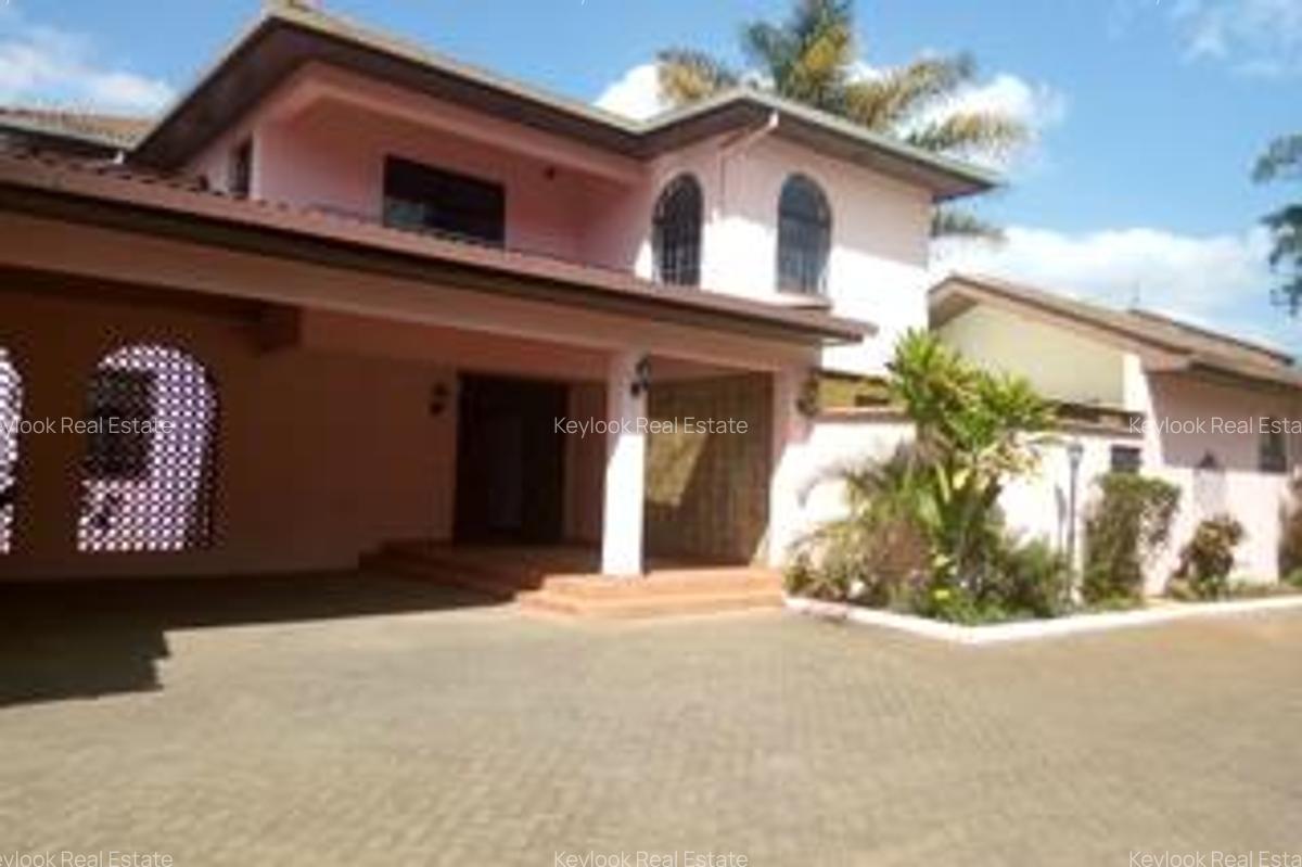 4 Bed Townhouse with En Suite at Lavington - 2