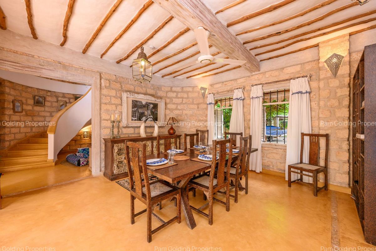 4 Bed Villa at Bofa - 11