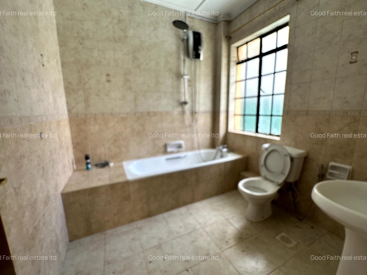 4 Bed Townhouse with En Suite in Lavington - 12