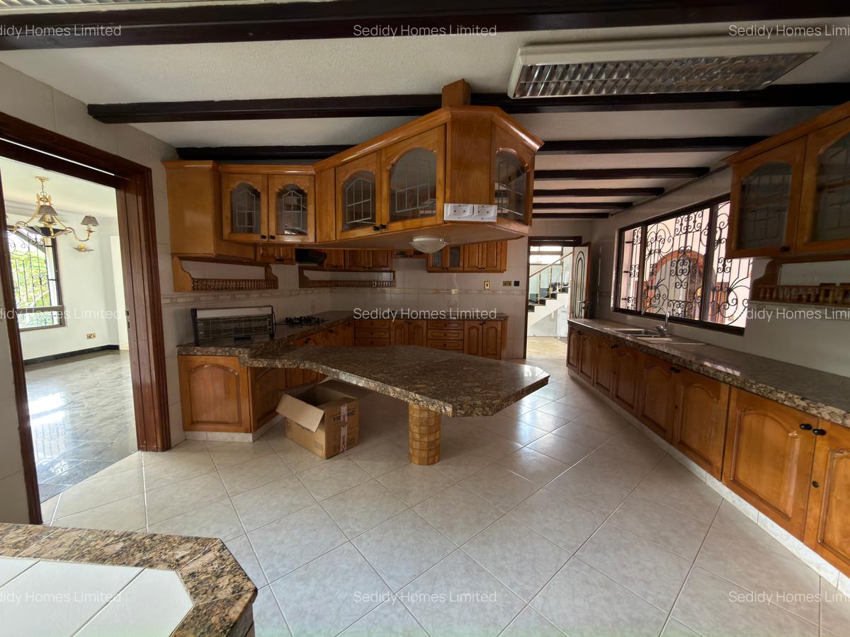 6 Bed House with En Suite in Gigiri - 12