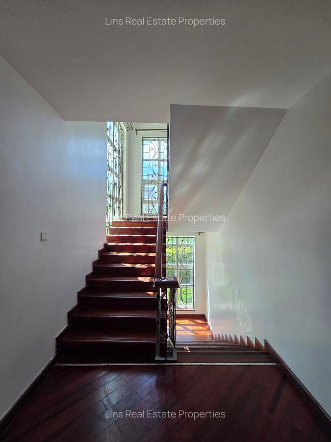 5 Bed Townhouse with En Suite in Lavington - 18