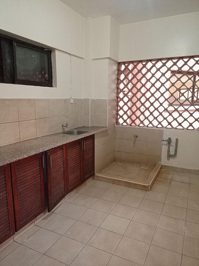 3 Bed Apartment with En Suite in Westlands Area - 11