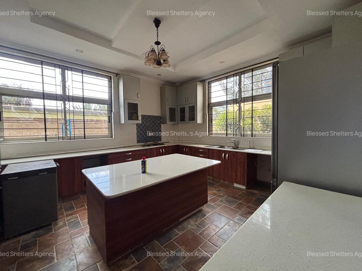 5 Bed Townhouse with En Suite in Ridgeways - 11