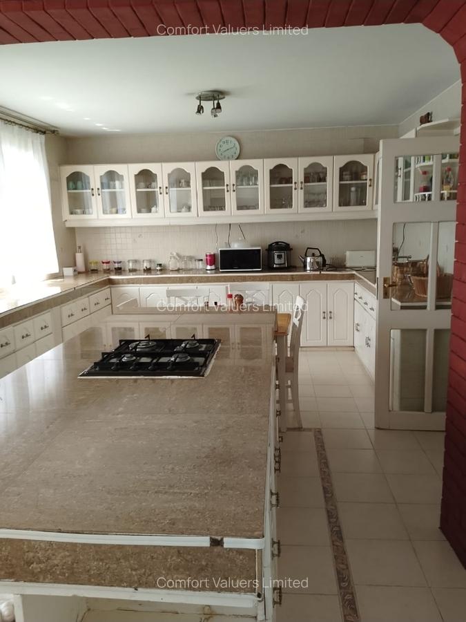 5 Bed House with En Suite at Lavington Green - 5