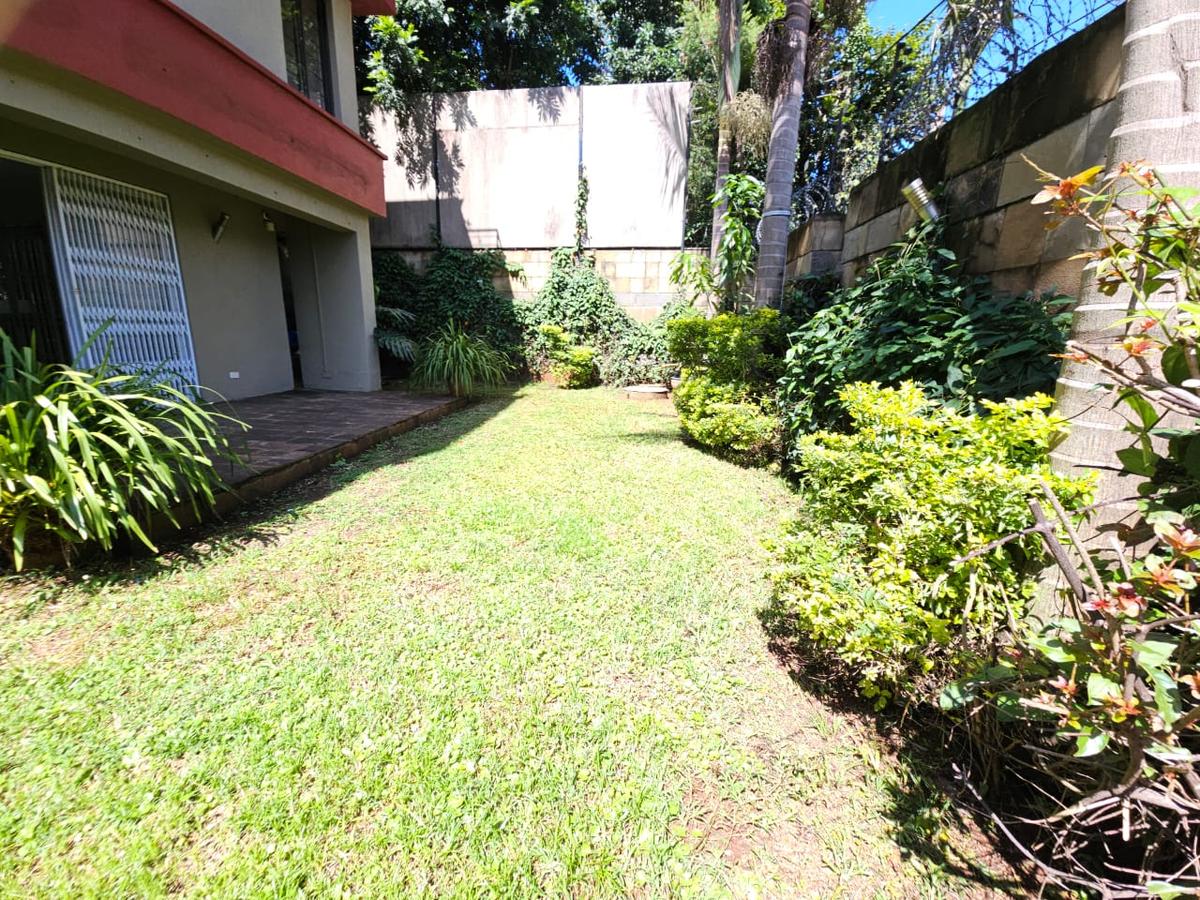 5 Bed House with En Suite in Lavington - 4